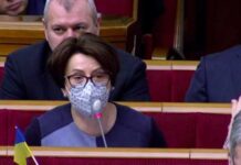 Пандемия коронавируса: нардепы пришли в Раду в масках